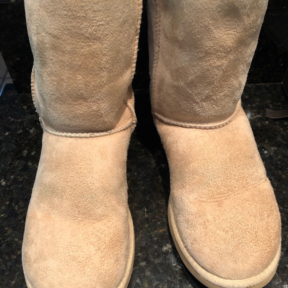 Women’s uggs - Picture 3 of 3